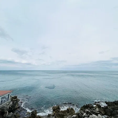 Infinity Sea Balcony Apartment
