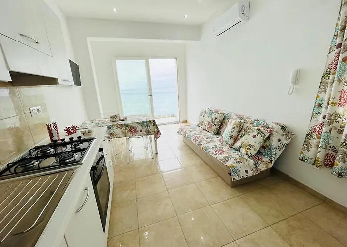 Infinity Sea Balcony Apartment *