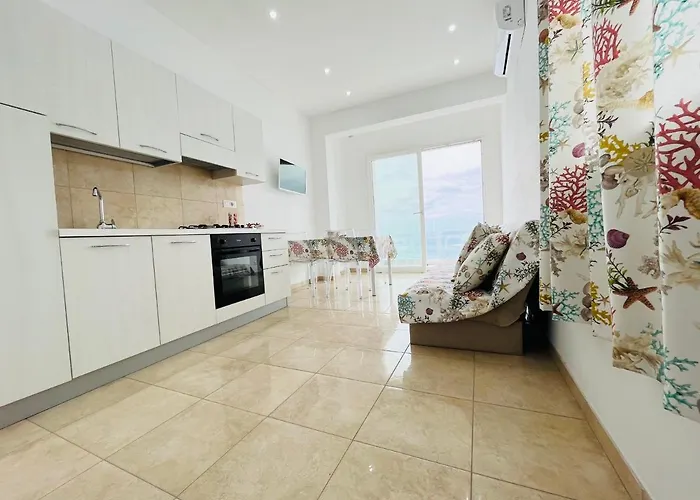 Infinity Sea Balcony Apartment