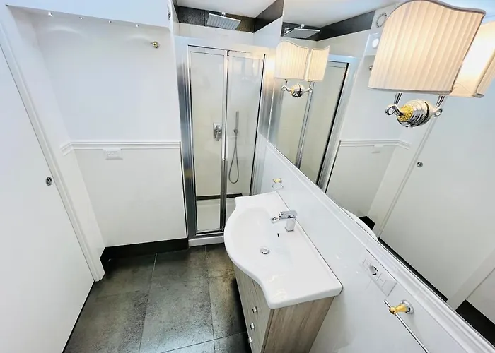 Infinity Sea Balcony Apartment *