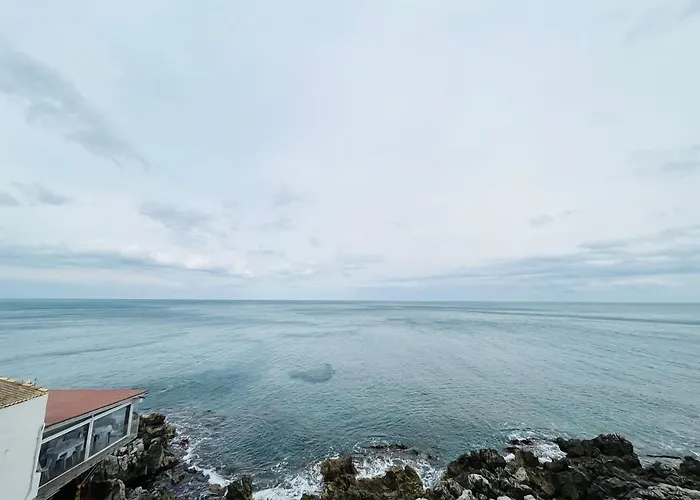 Infinity Sea Balcony Apartment